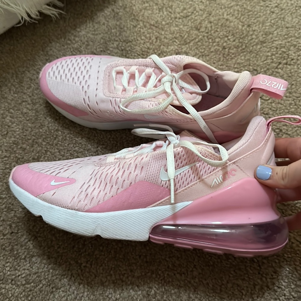 Women’s Nike 270airmax pink.NEVER WORN!Got as a present n they’ve been in closet